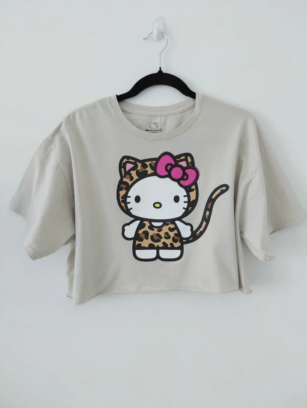 Hello Kitty Leopard Print Crop Tee in Cream with Pink Bow - Picture 1 of 6